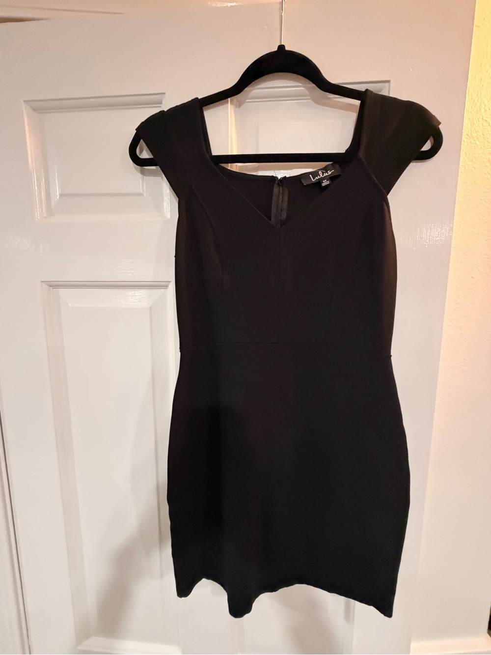 Lulu's Black Cap Sleeve Sheath Mini Dress